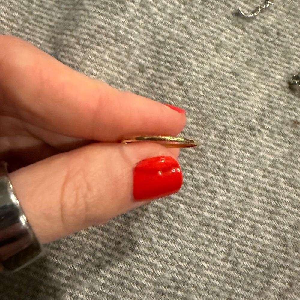 Elegant Gold Band Ring